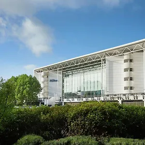 Hilton London Heathrow Airport 4* Хитроу