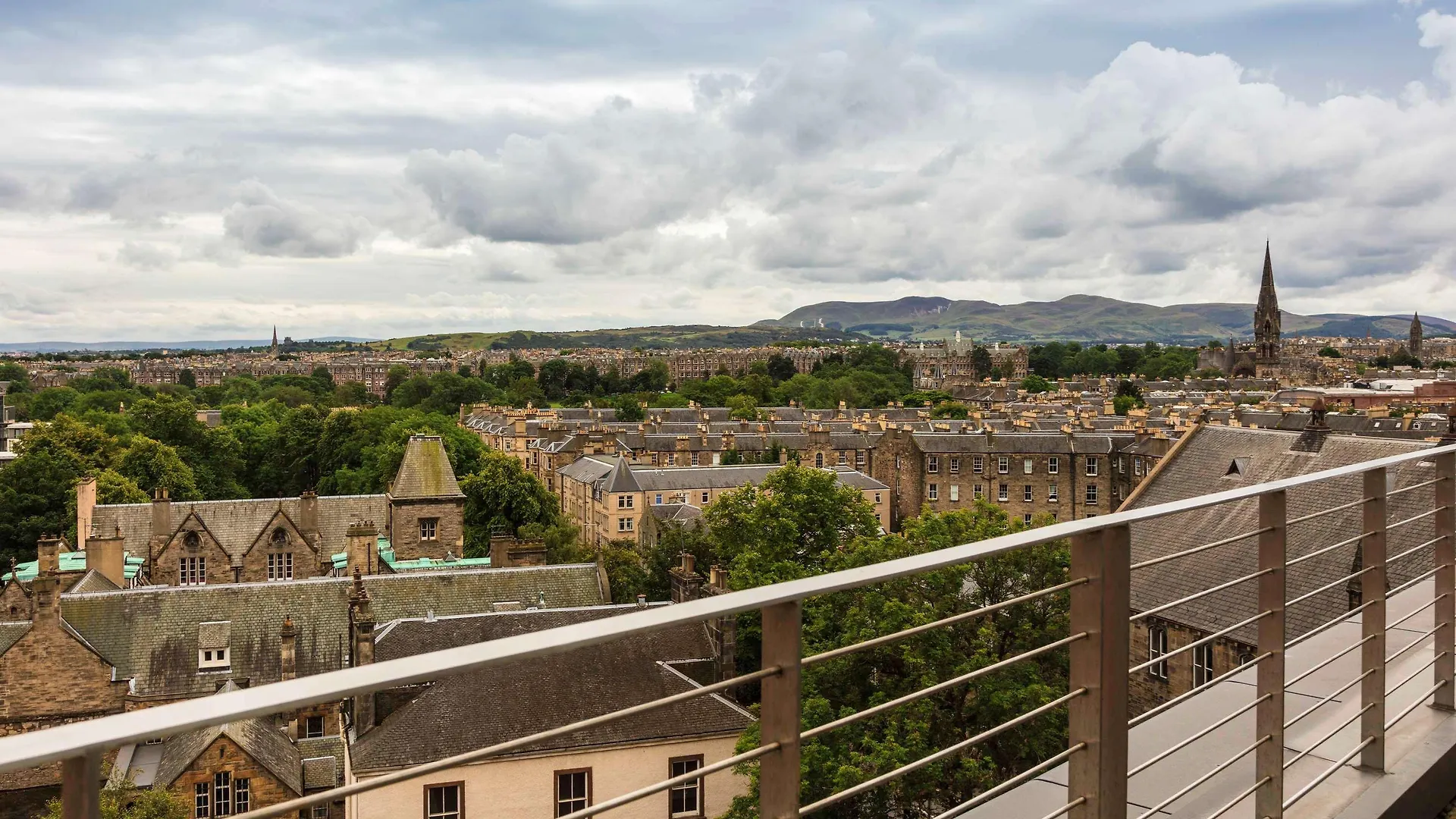 Novotel Edinburgh Centre 4*,