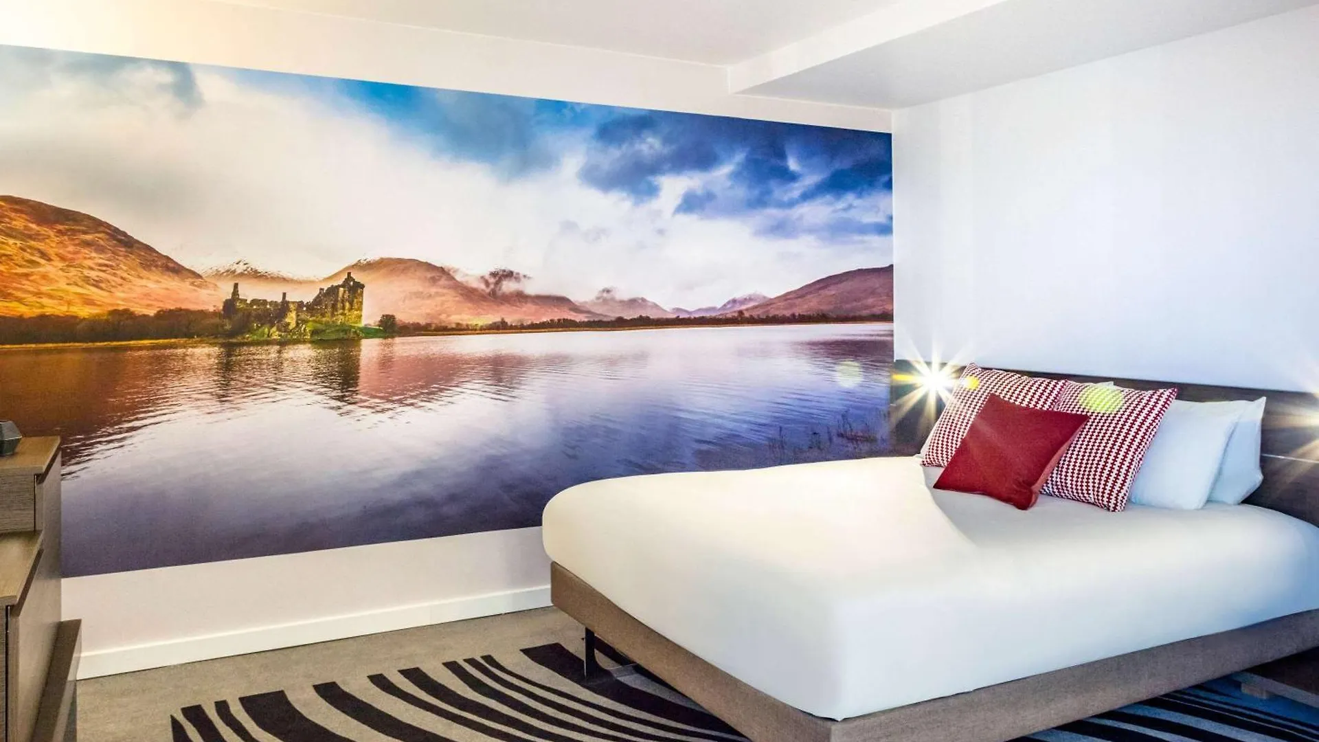 Novotel Edinburgh Centre 4*,